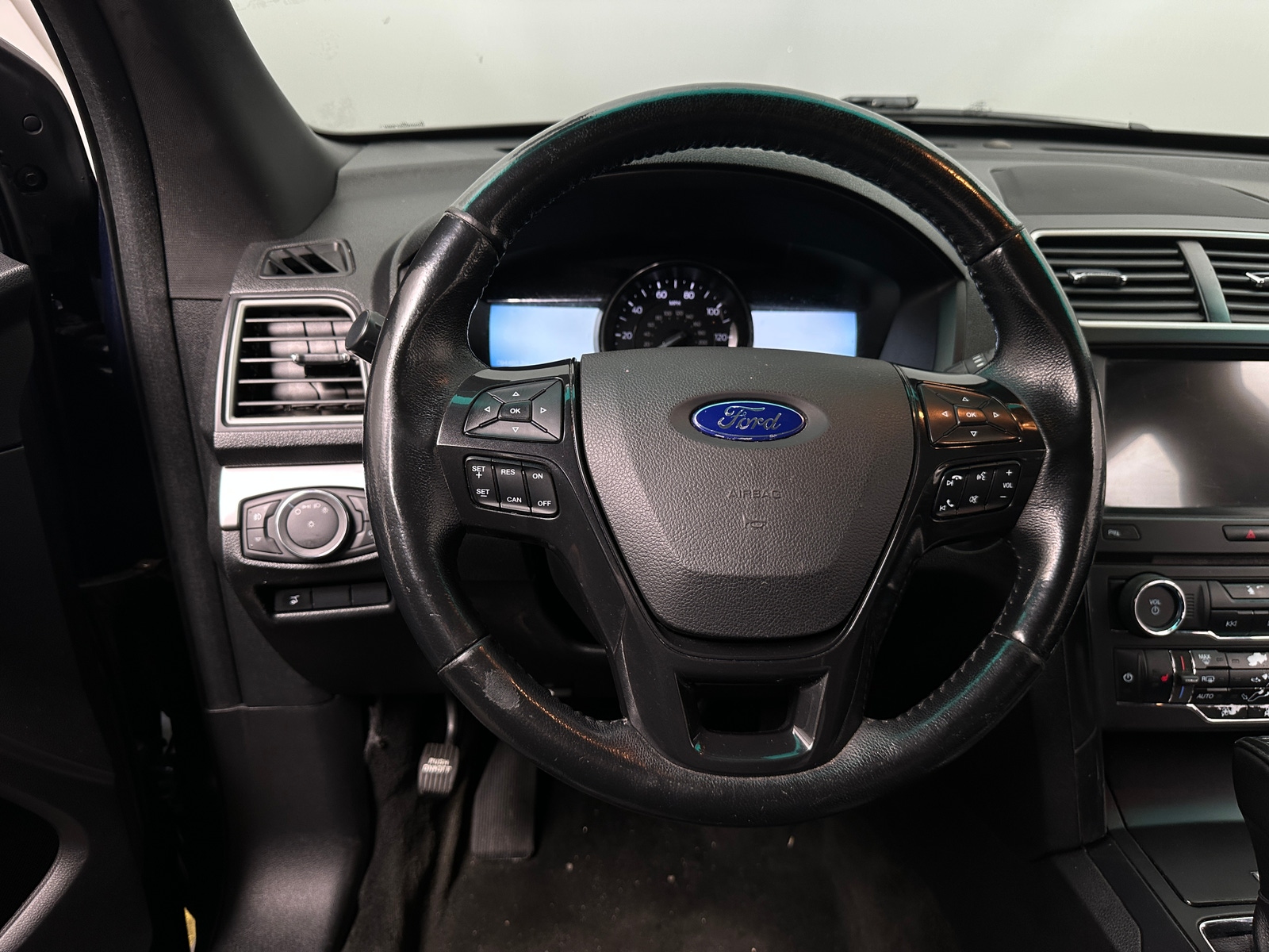 Thumbnail: 2017 Ford Explorer - 4