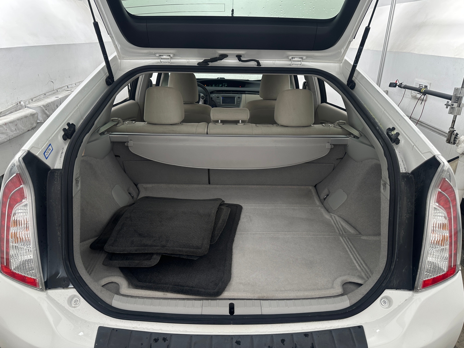 Thumbnail: 2012 Toyota Prius - 7