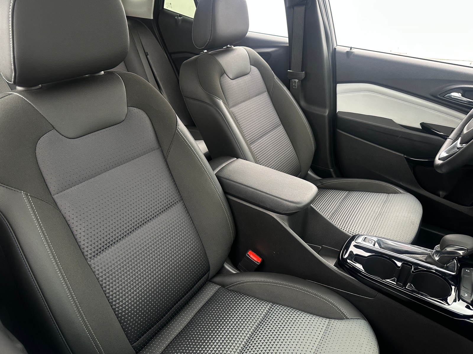 Thumbnail: 2025 Chevrolet Trax - 2