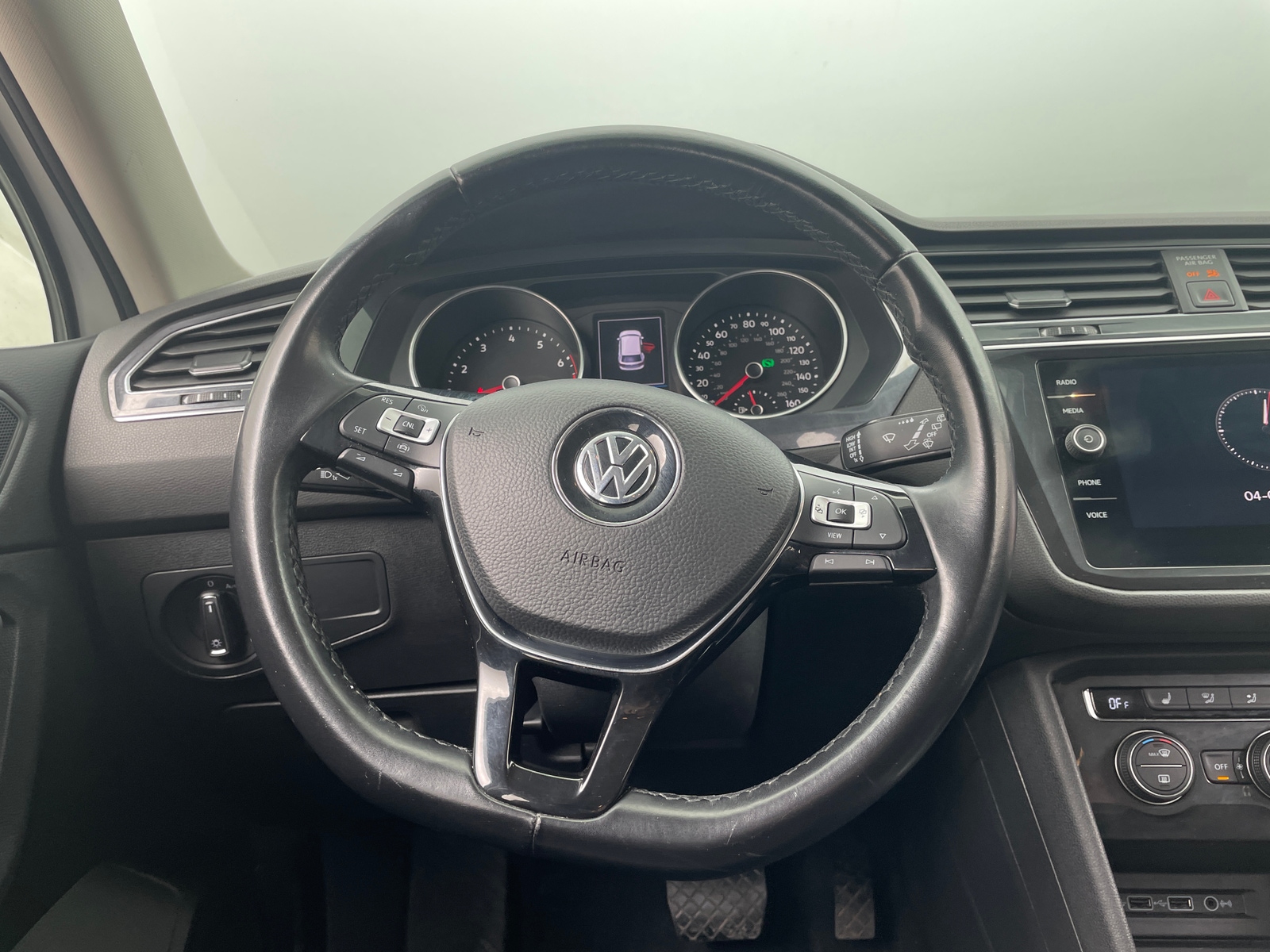 Thumbnail: 2019 Volkswagen Tiguan - 4