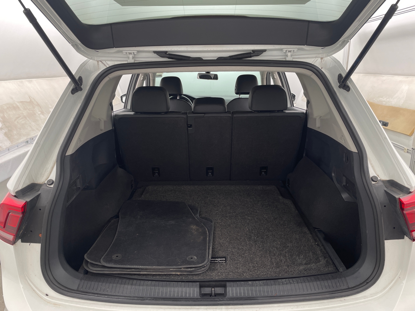 Thumbnail: 2019 Volkswagen Tiguan - 6