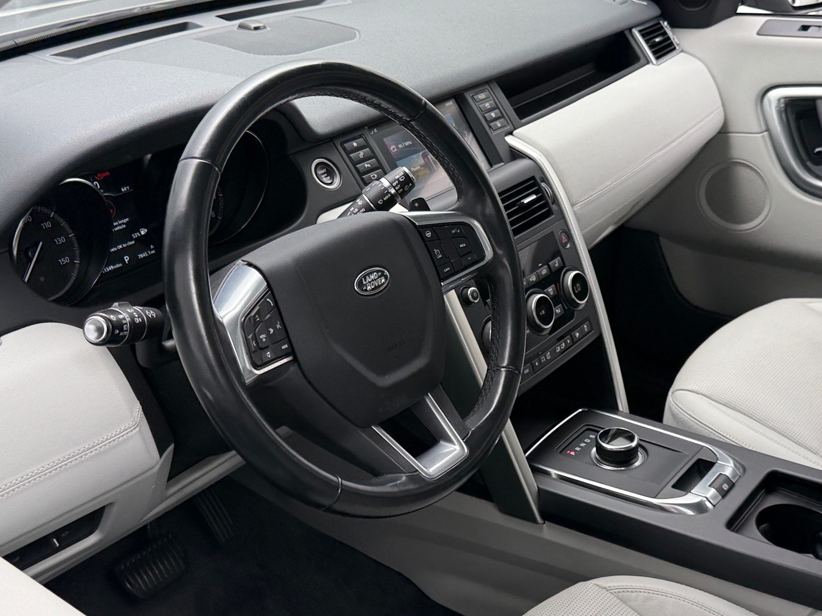 Thumbnail: 2019 Land Rover Discovery Sport - 4