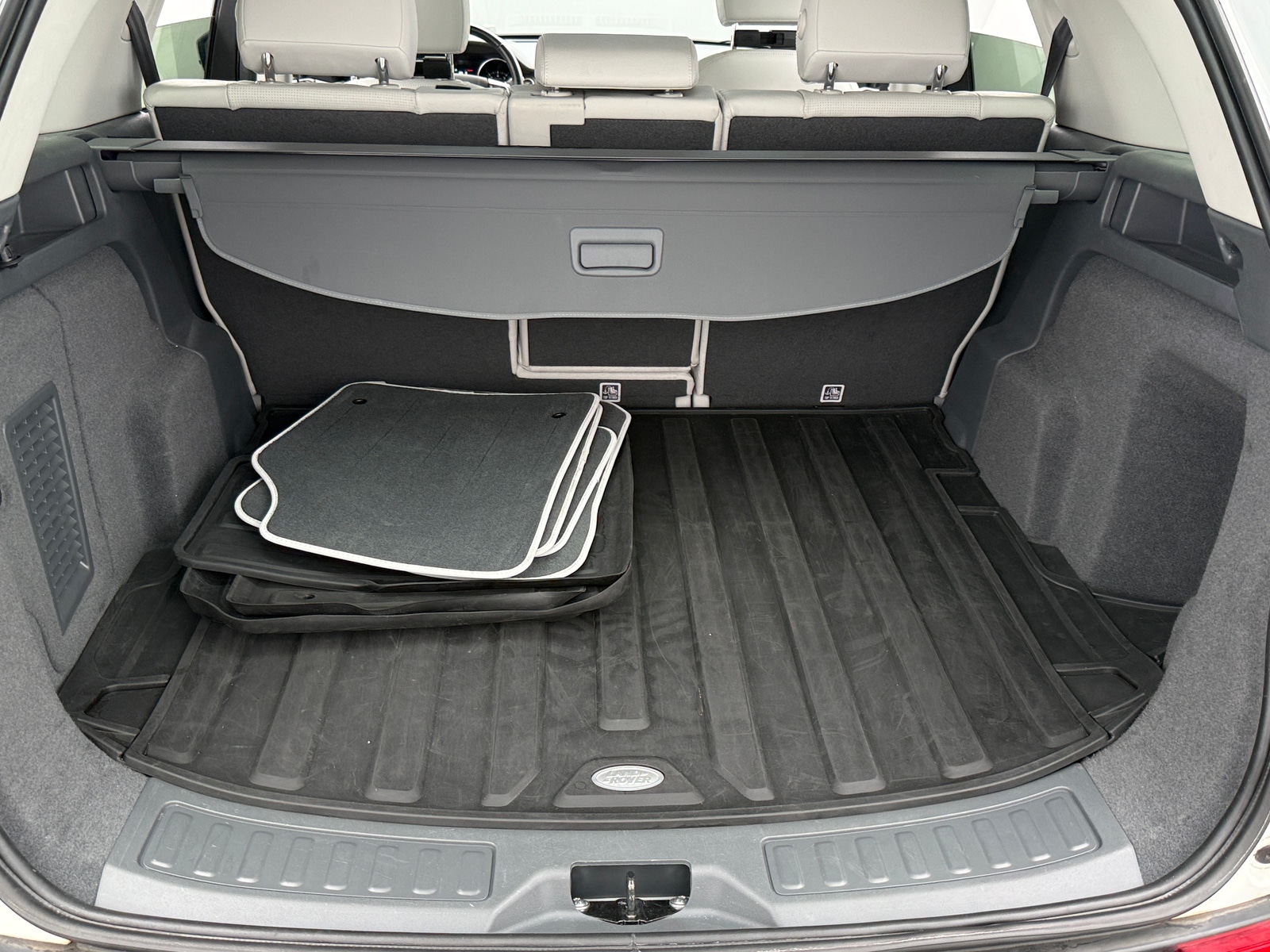 Thumbnail: 2019 Land Rover Discovery Sport - 6