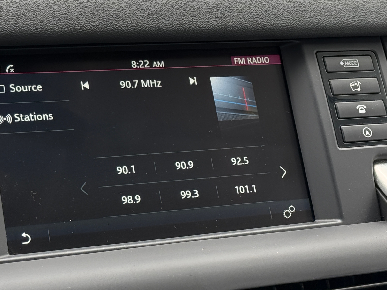 Thumbnail: 2019 Land Rover Discovery Sport - 3