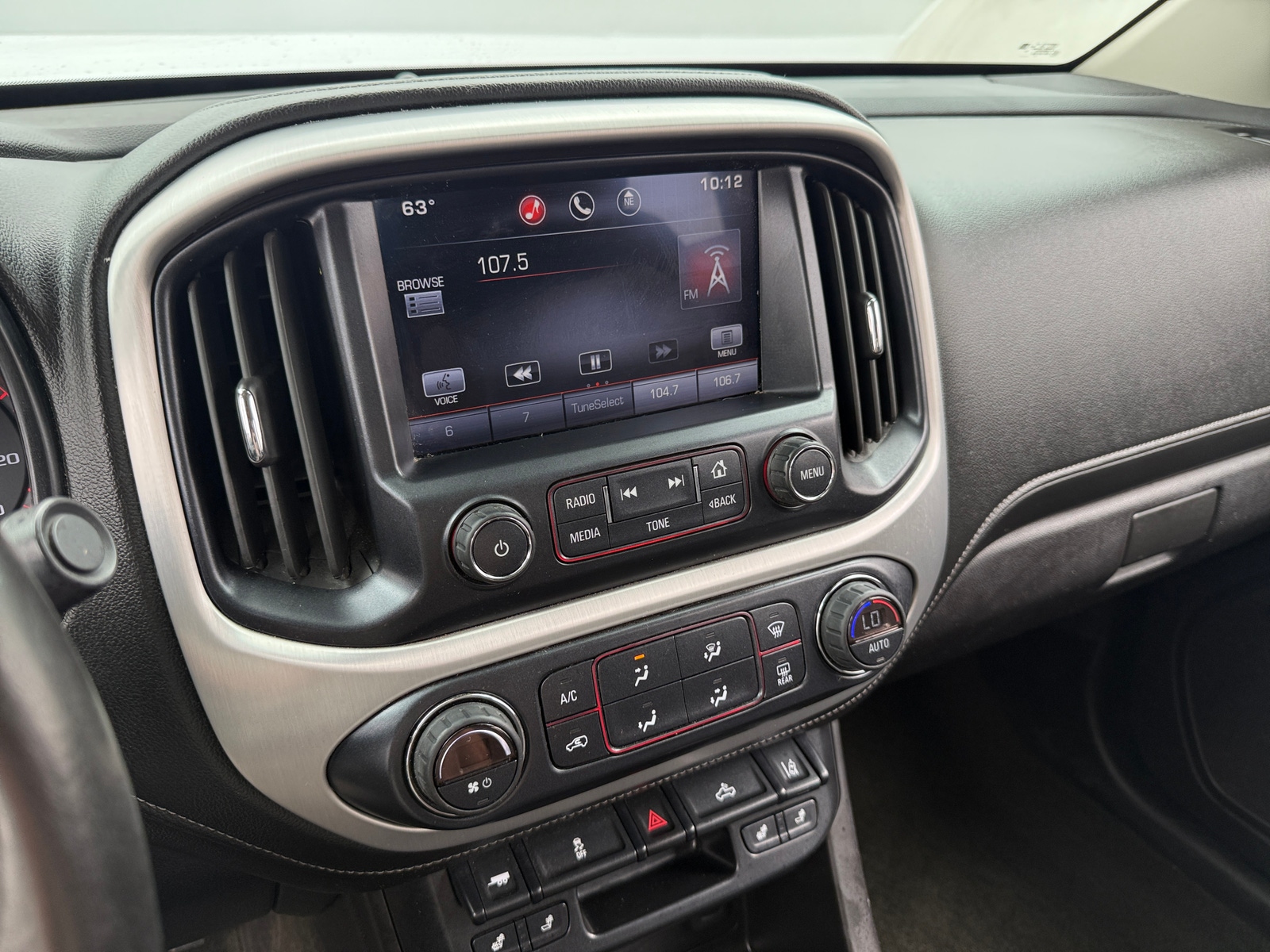 Thumbnail: 2015 GMC Canyon - 3