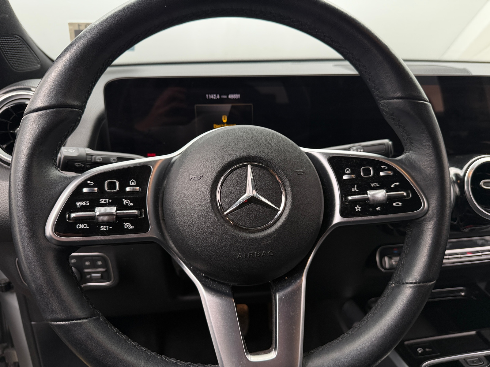 Thumbnail: 2023 Mercedes-Benz GLB - 4