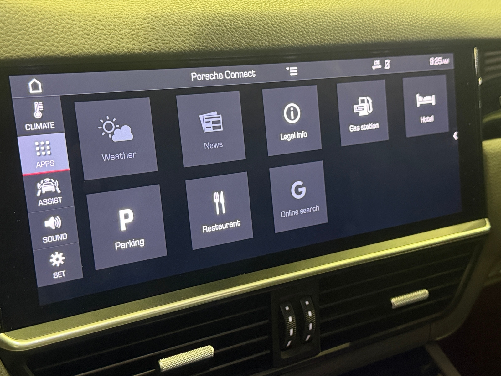 Thumbnail: 2019 Porsche Cayenne - 3