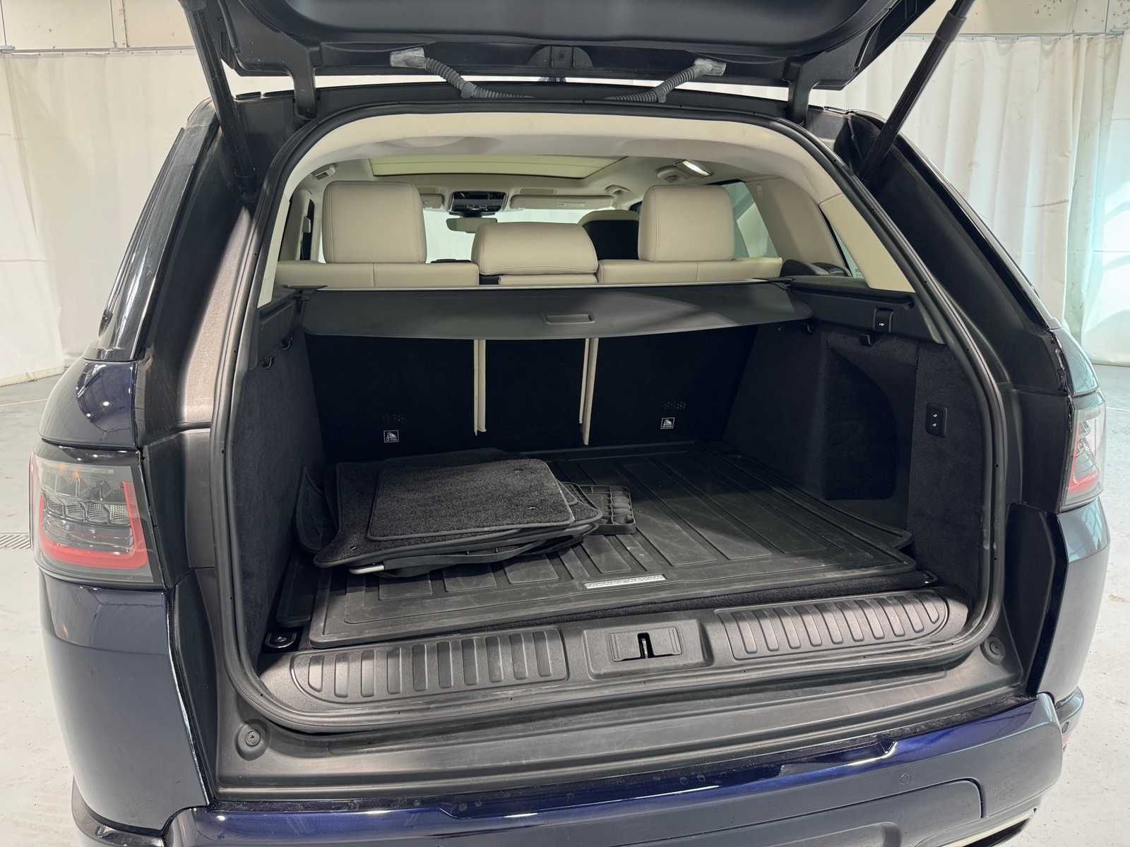 Thumbnail: 2020 Land Rover Range Rover Sport - 6