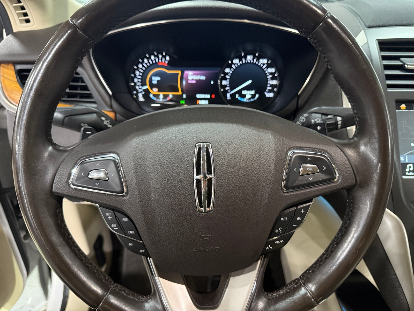 Thumbnail: 2016 Lincoln MKC - 4