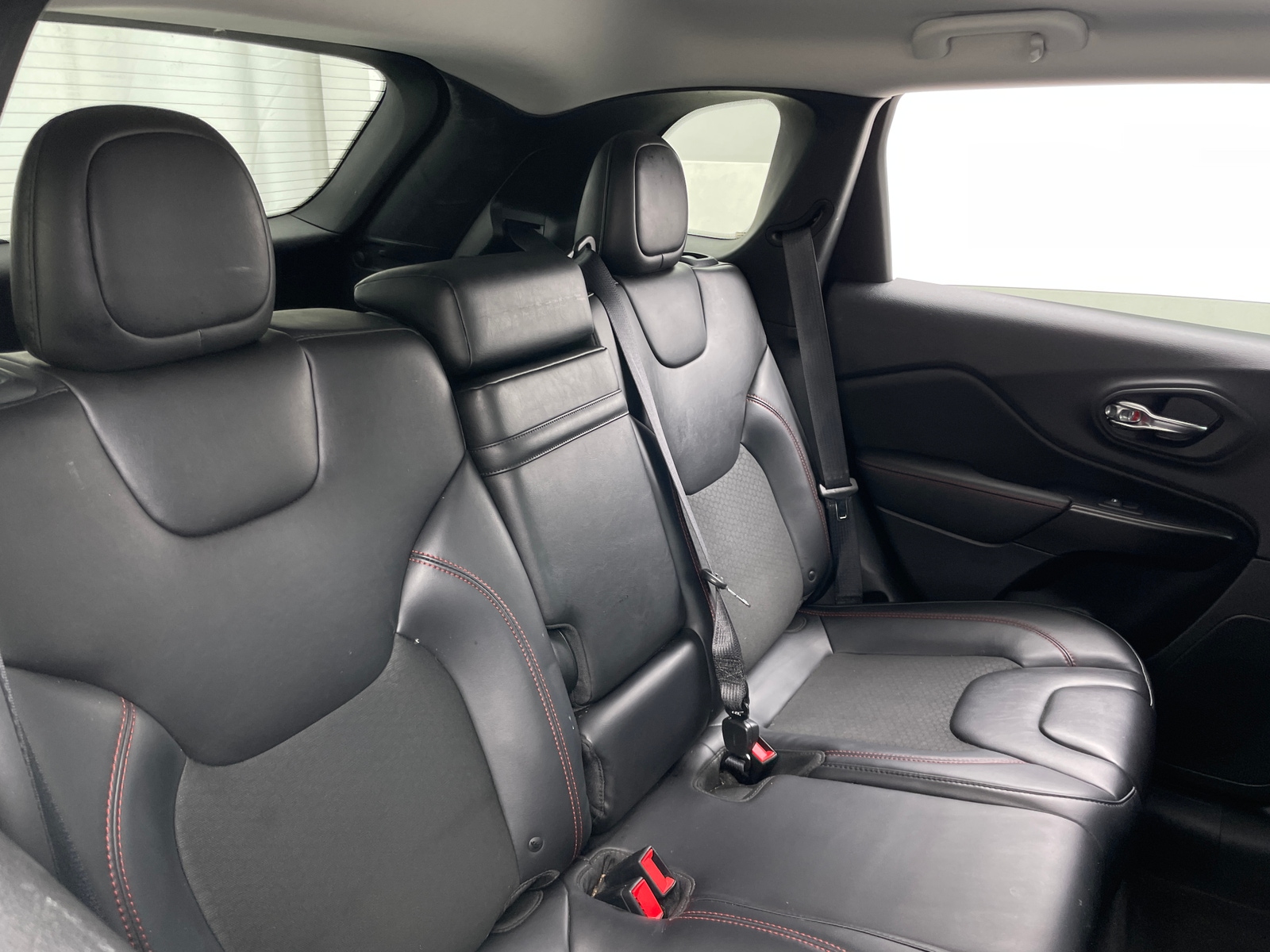 Thumbnail: 2019 Jeep Cherokee - 6