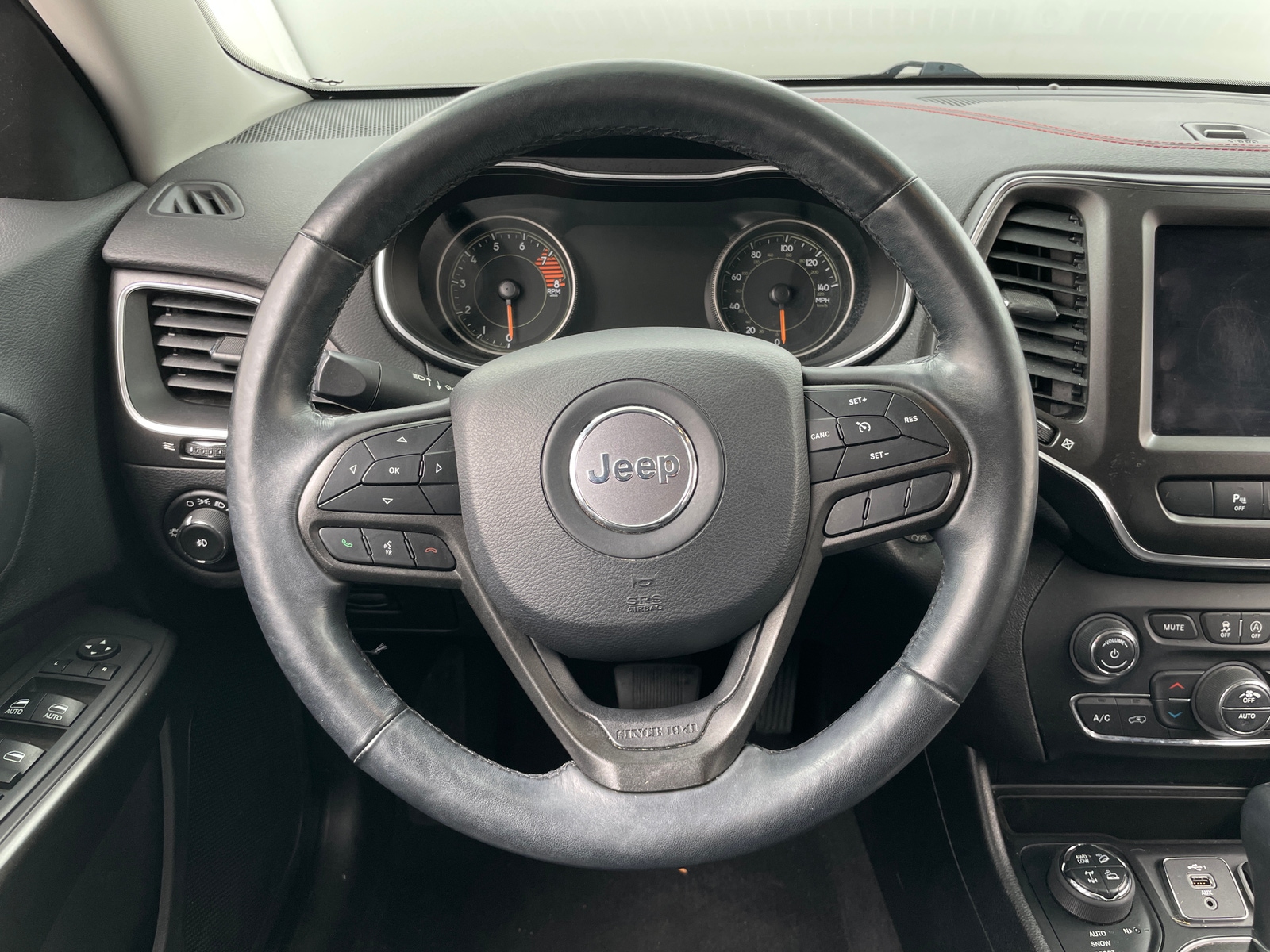 Thumbnail: 2019 Jeep Cherokee - 5