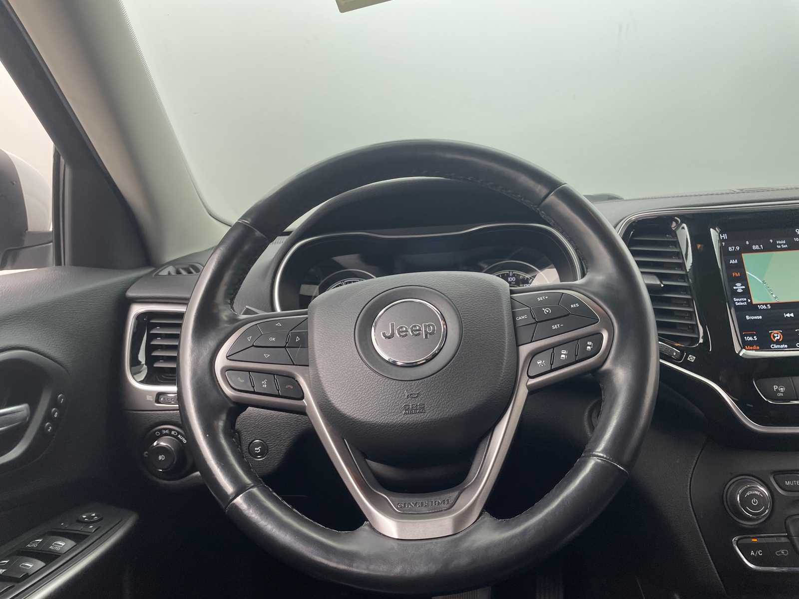 Thumbnail: 2021 Jeep Cherokee - 4