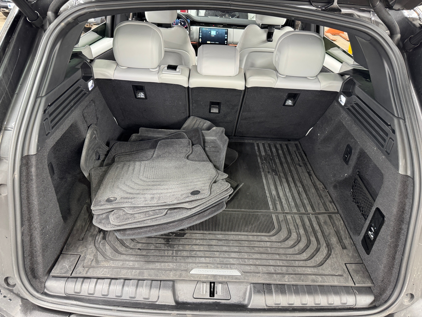 Thumbnail: 2025 Land Rover Range Rover Sport - 6