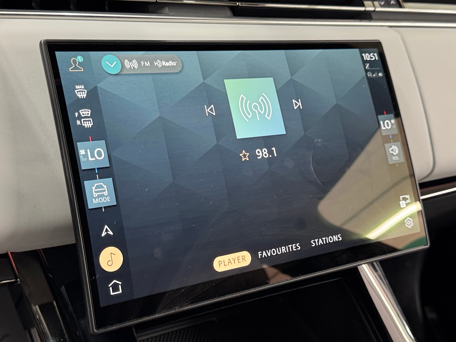 Thumbnail: 2025 Land Rover Range Rover Sport - 3