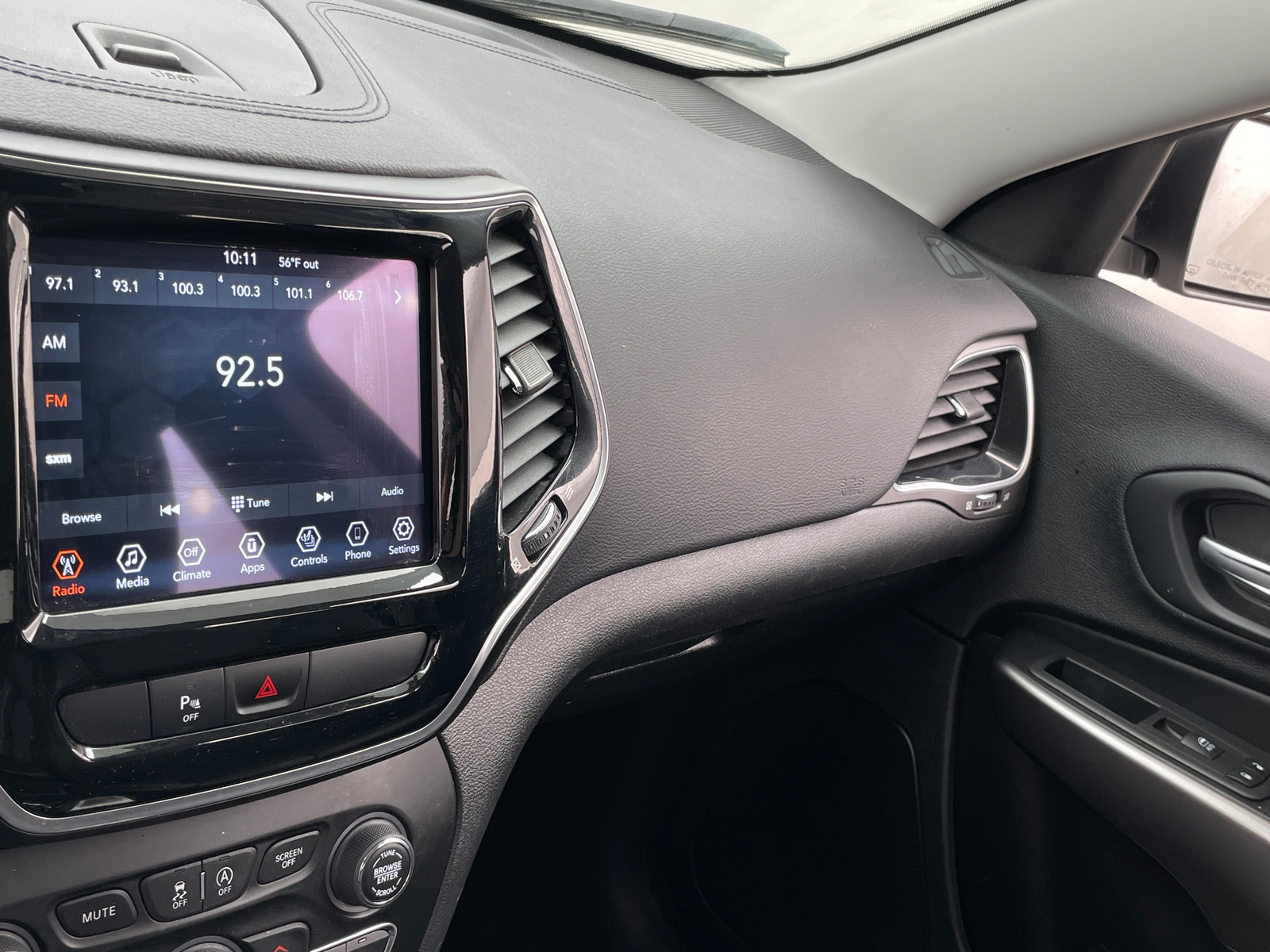 Thumbnail: 2020 Jeep Cherokee - 3