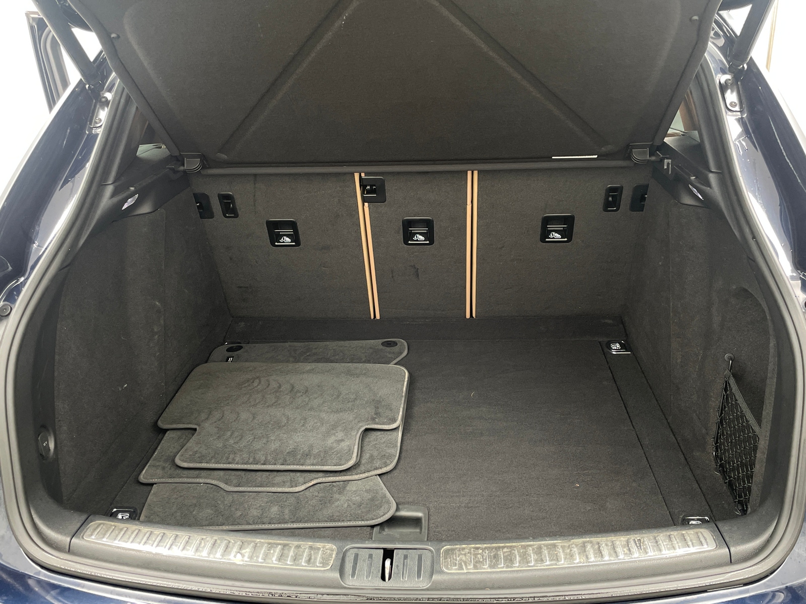 Thumbnail: 2023 Porsche Macan - 6