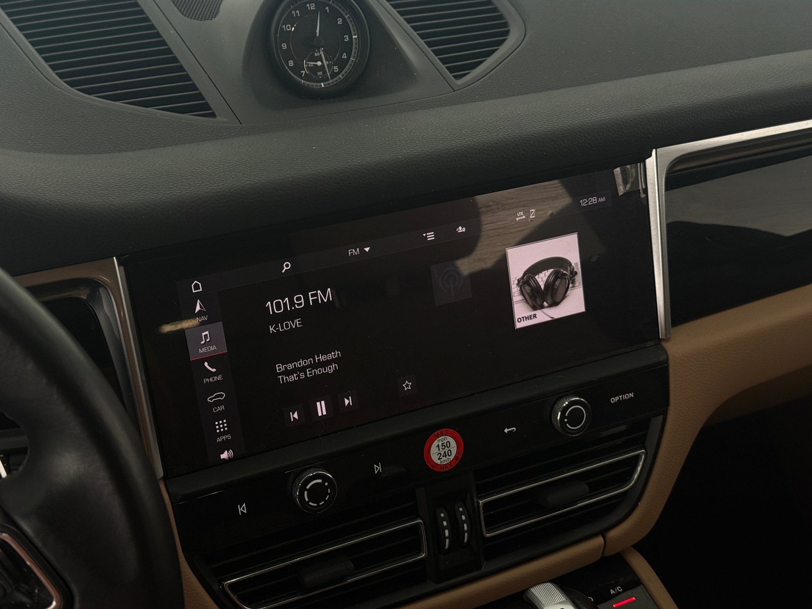 Thumbnail: 2023 Porsche Macan - 3