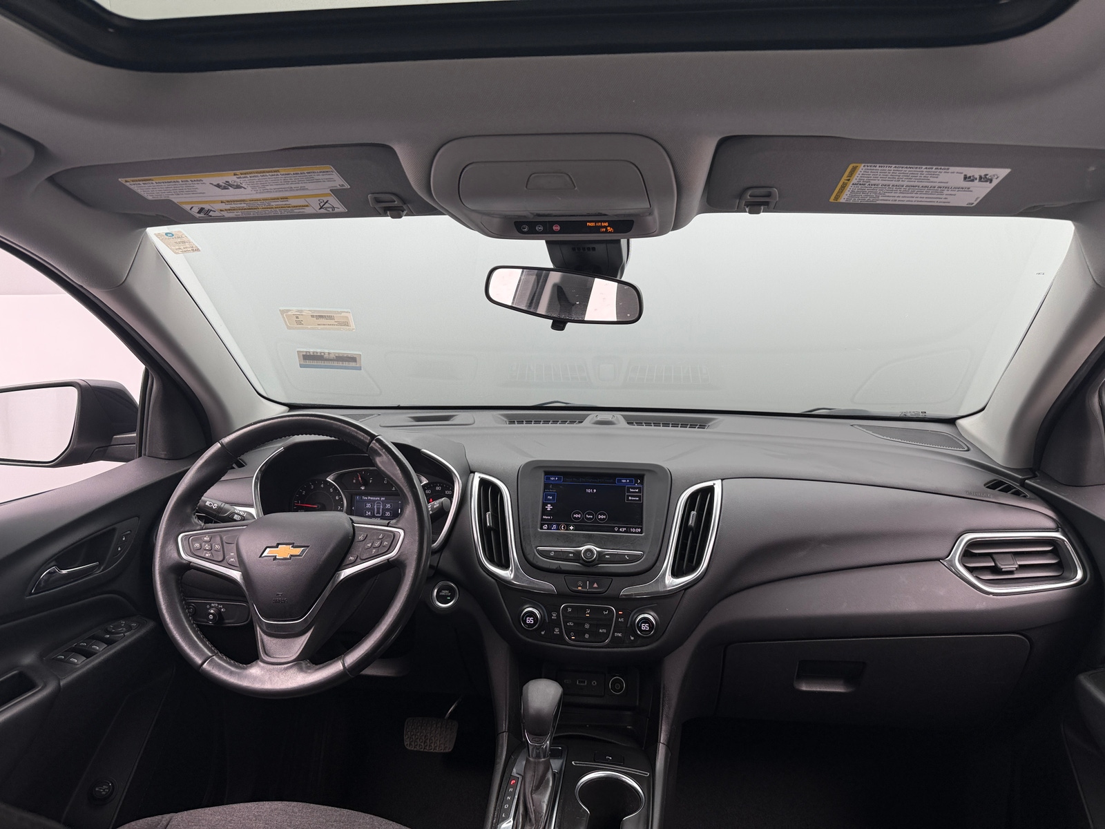 Thumbnail: 2022 Chevrolet Equinox - 3