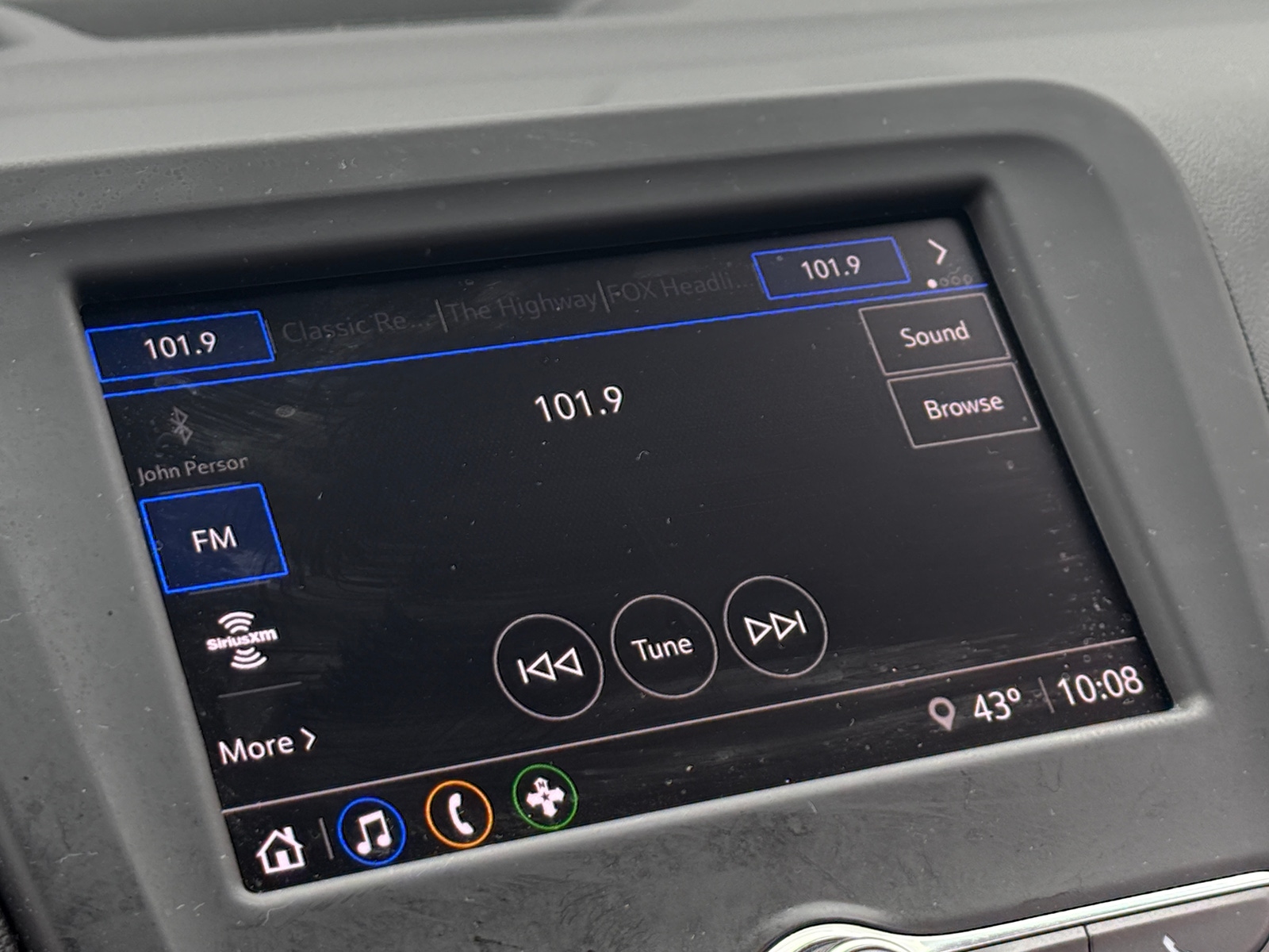 Thumbnail: 2022 Chevrolet Equinox - 4