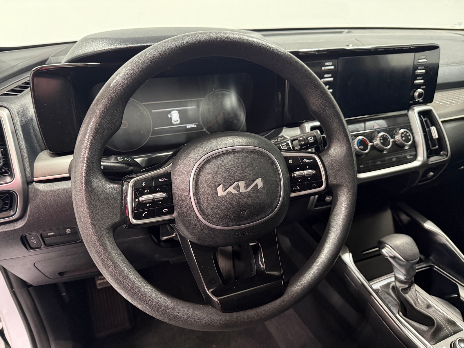 Thumbnail: 2023 Kia Sorento - 5