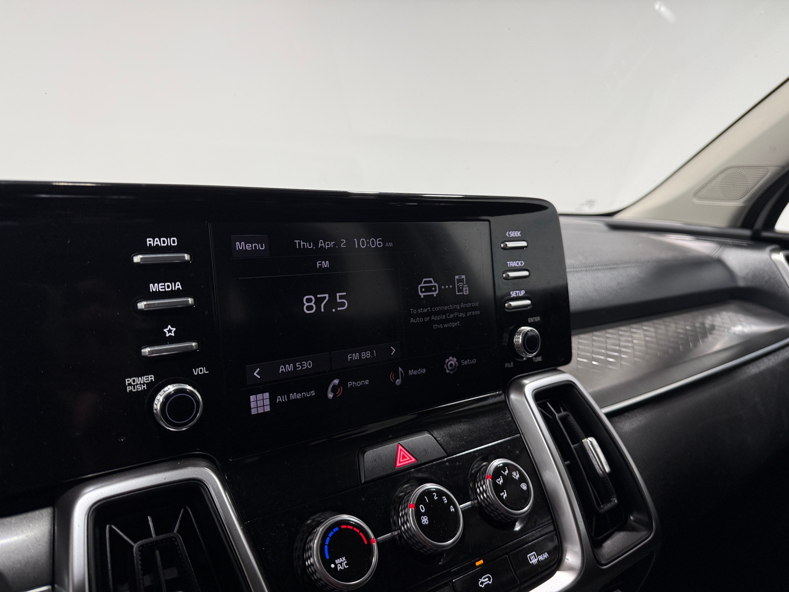 Thumbnail: 2023 Kia Sorento - 4