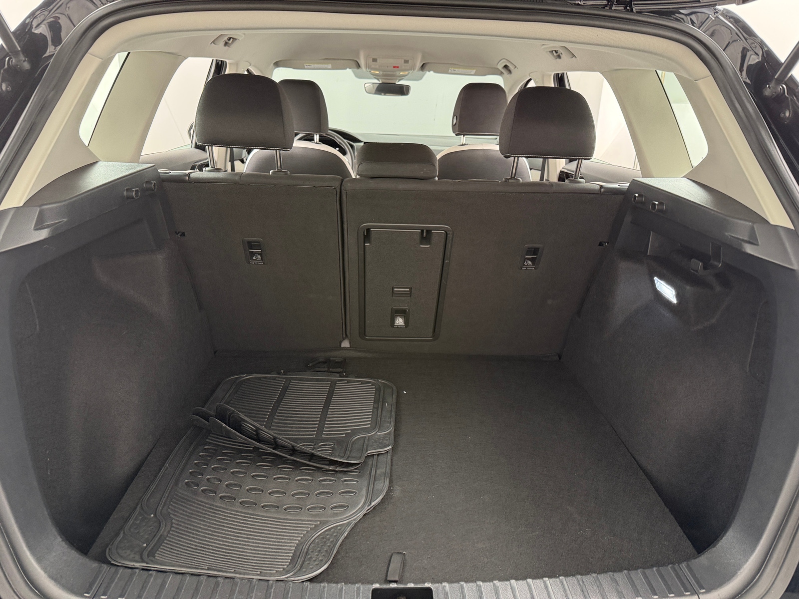 Thumbnail: 2025 Volkswagen Taos - 7