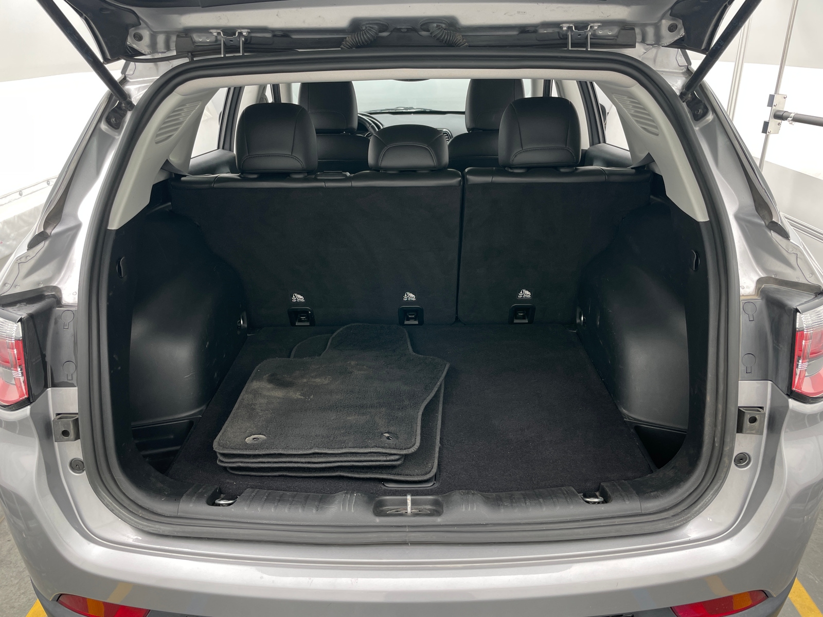 Thumbnail: 2018 Jeep Compass - 7