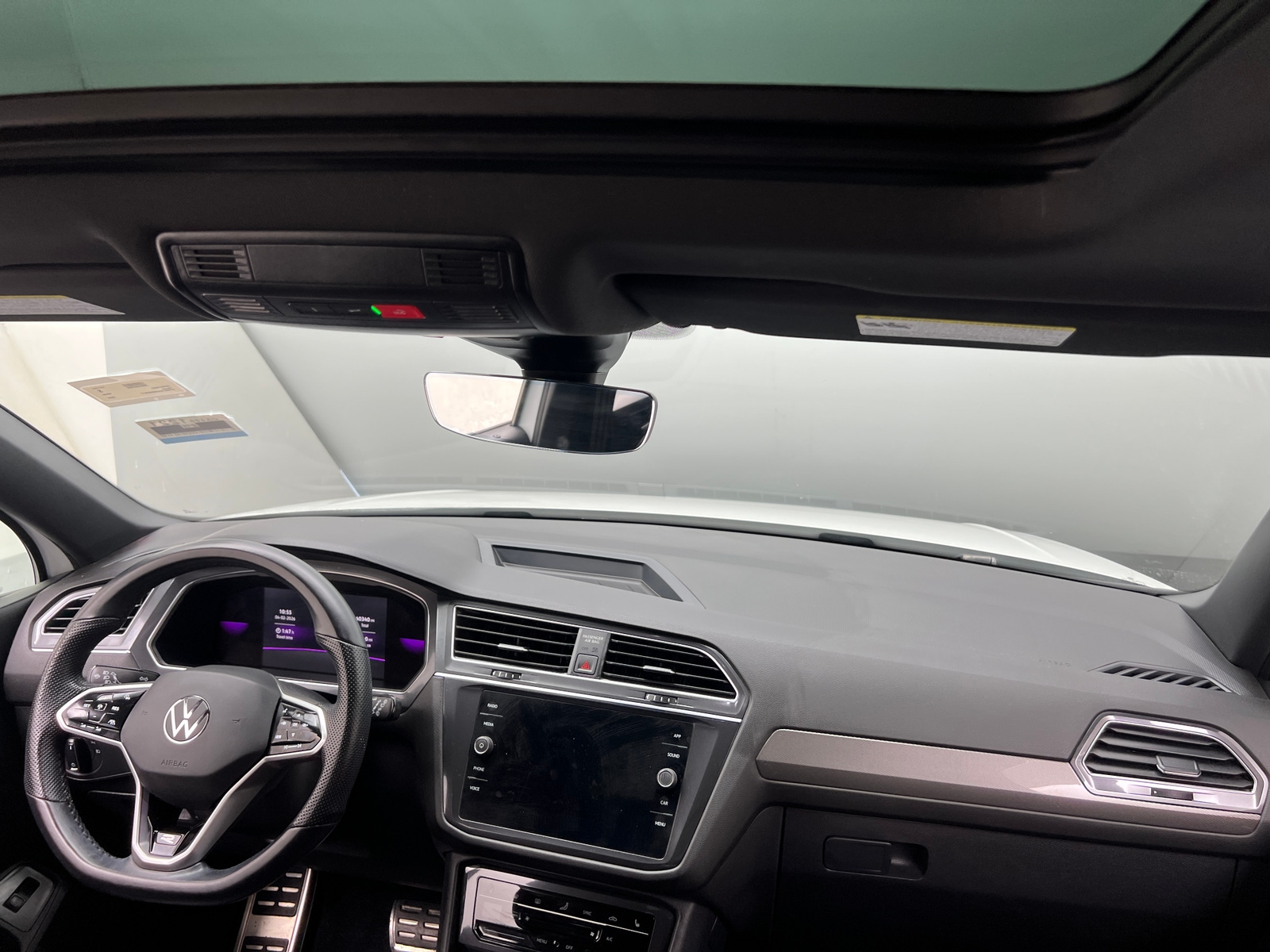 Thumbnail: 2022 Volkswagen Tiguan - 2