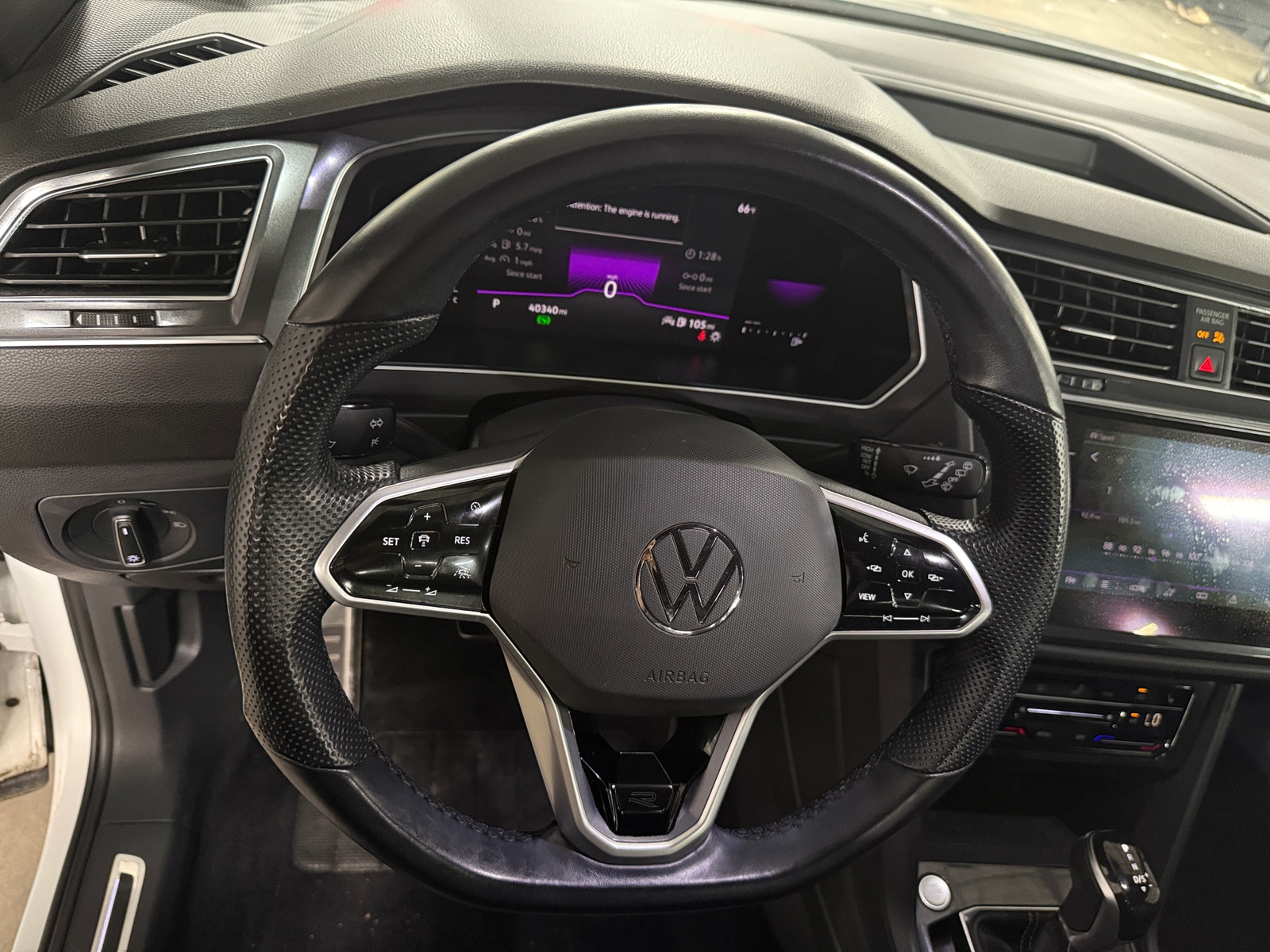 Thumbnail: 2022 Volkswagen Tiguan - 4