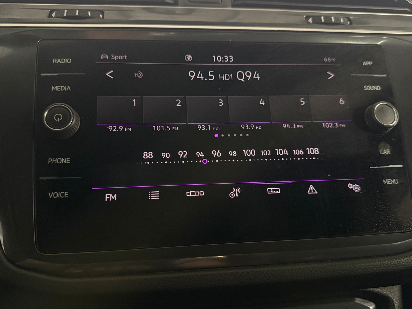 Thumbnail: 2022 Volkswagen Tiguan - 3