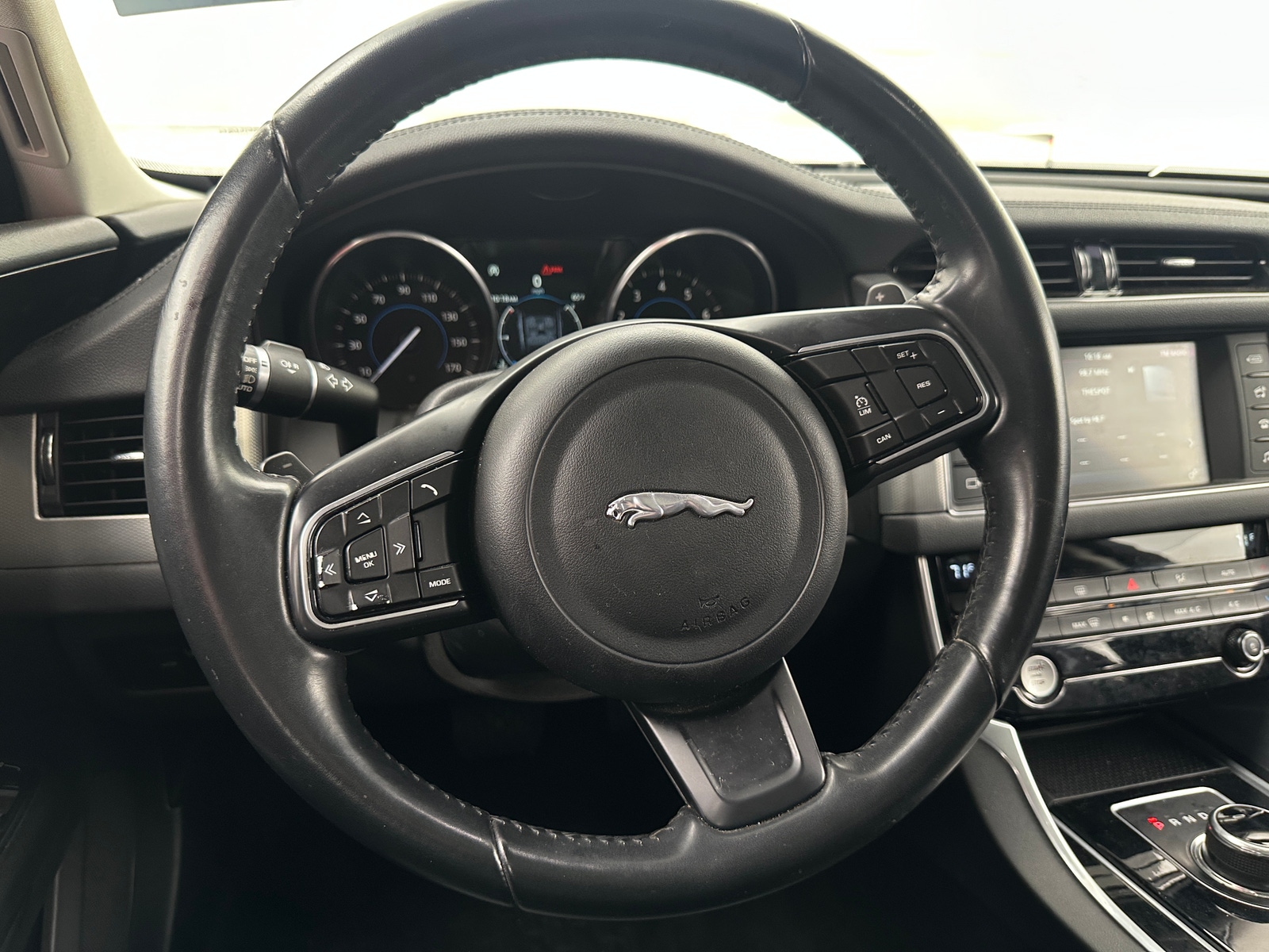 Thumbnail: 2018 Jaguar XF - 4