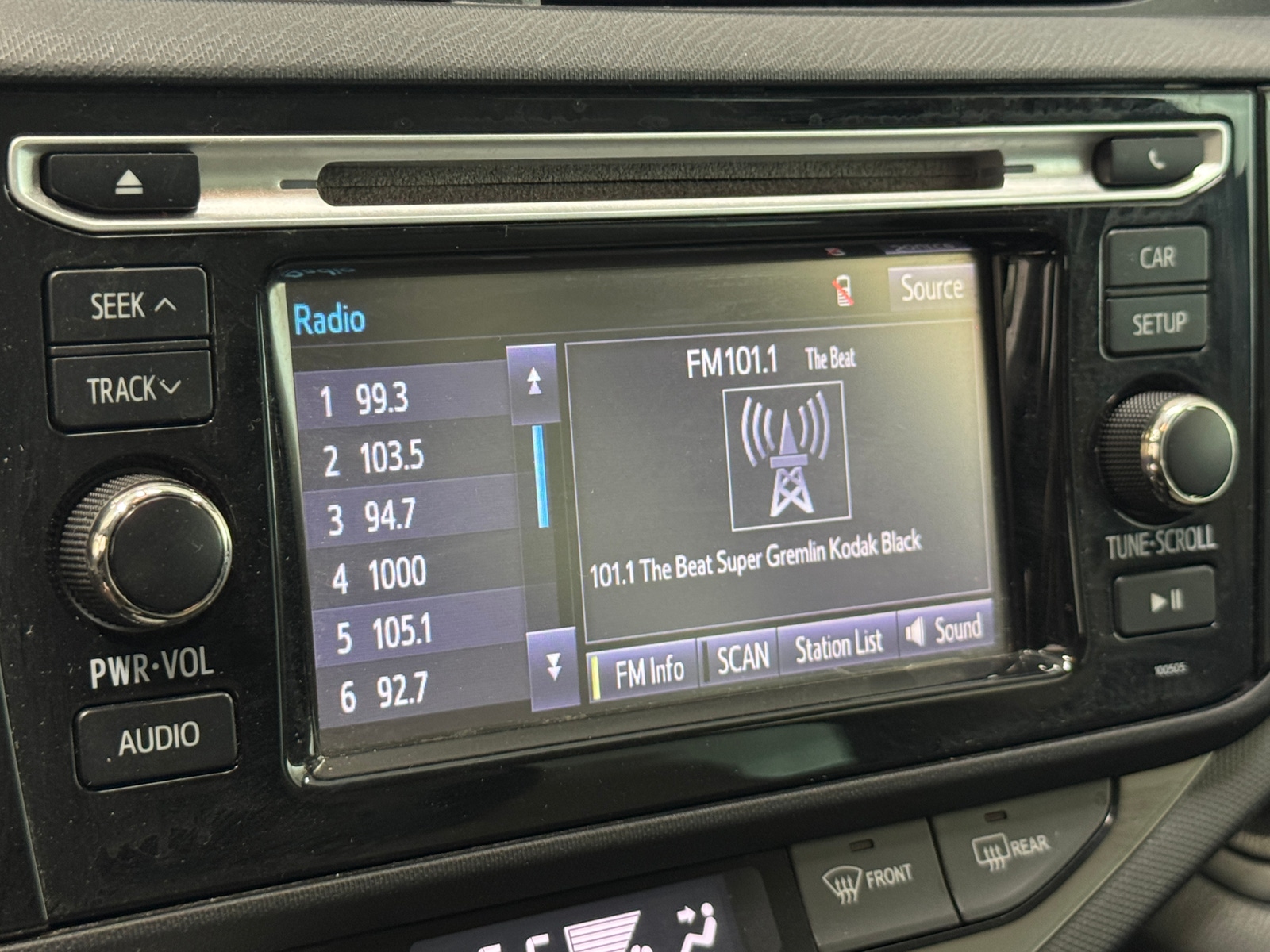 Thumbnail: 2015 Toyota Prius c - 4