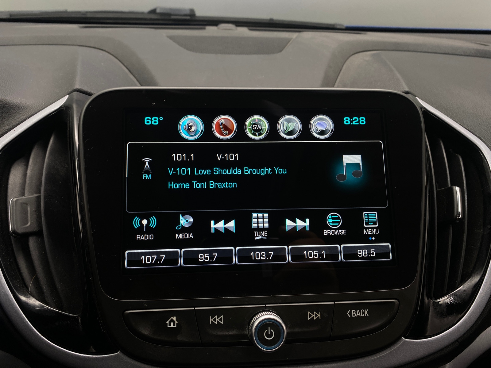 Thumbnail: 2018 Chevrolet Volt - 4