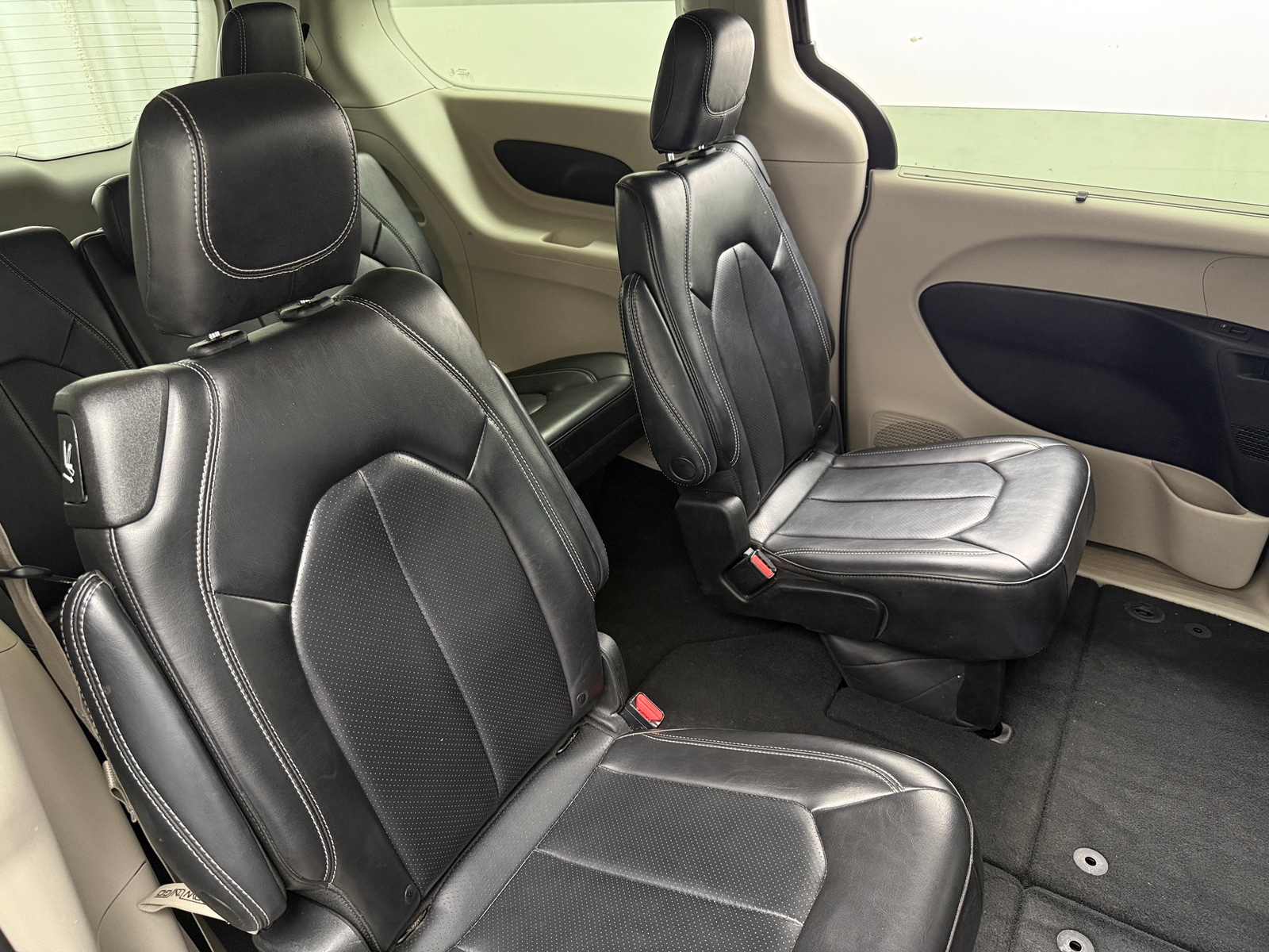 Thumbnail: 2023 Chrysler Pacifica - 5