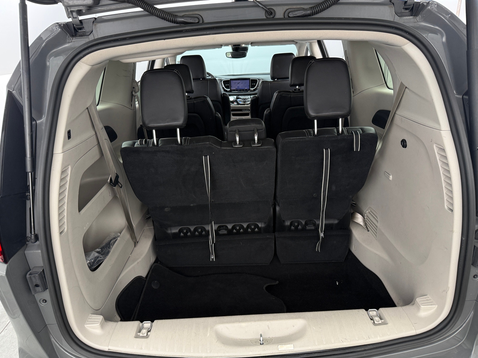 Thumbnail: 2023 Chrysler Pacifica - 6