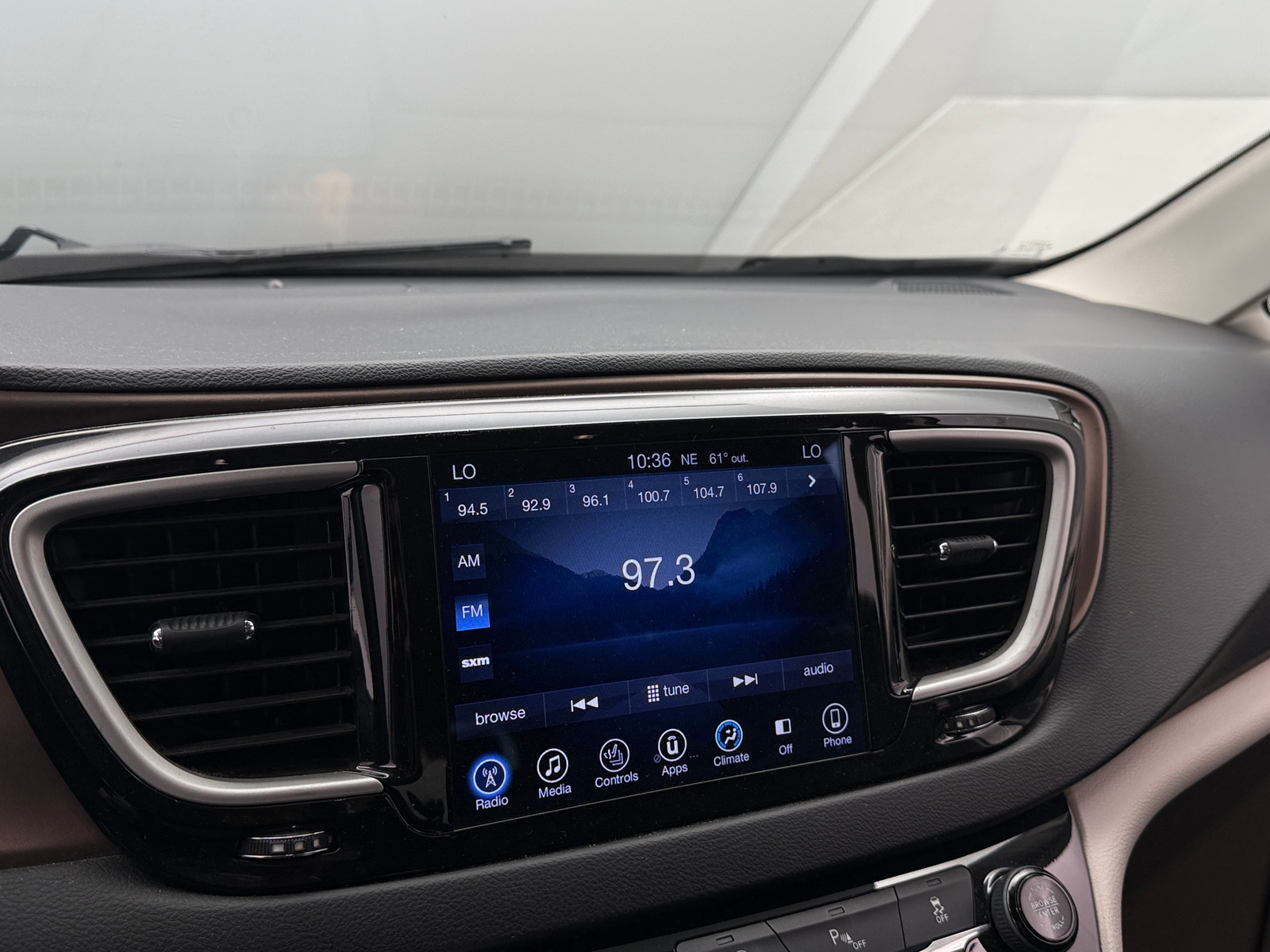 Thumbnail: 2017 Chrysler Pacifica - 3