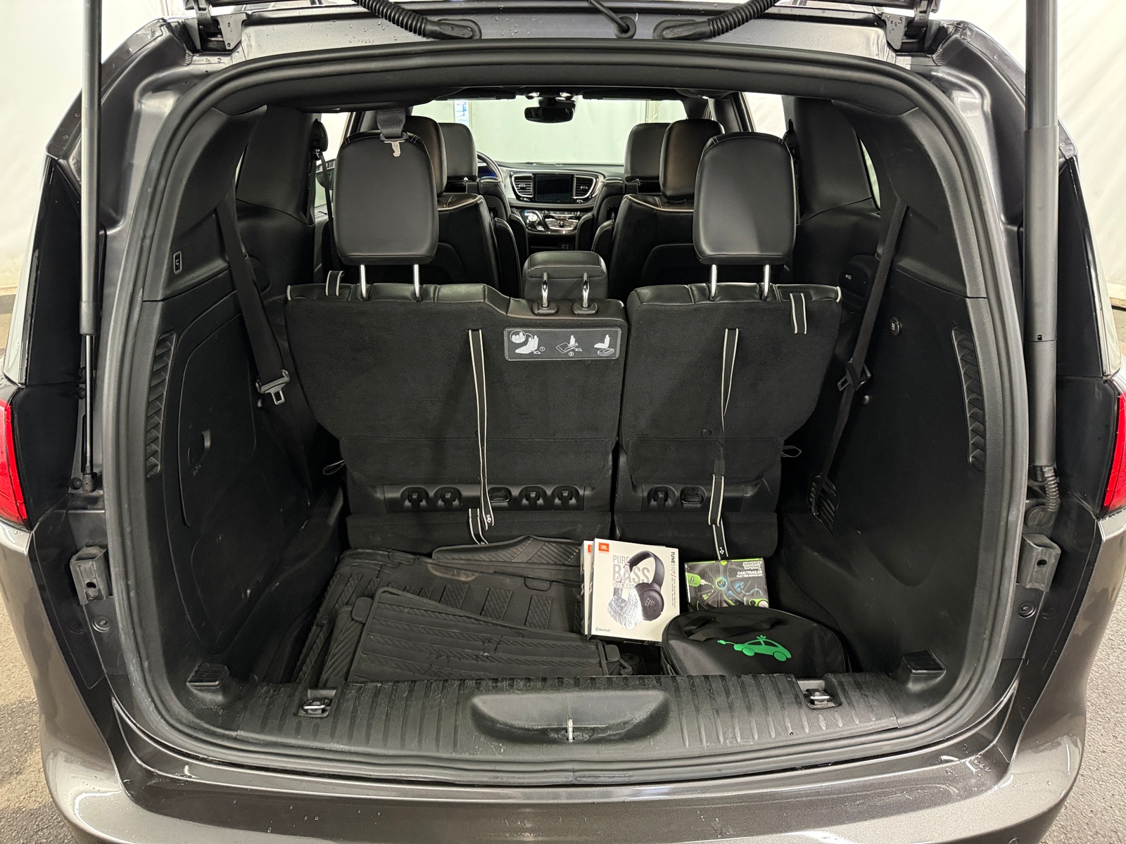 Thumbnail: 2019 Chrysler Pacifica - 6