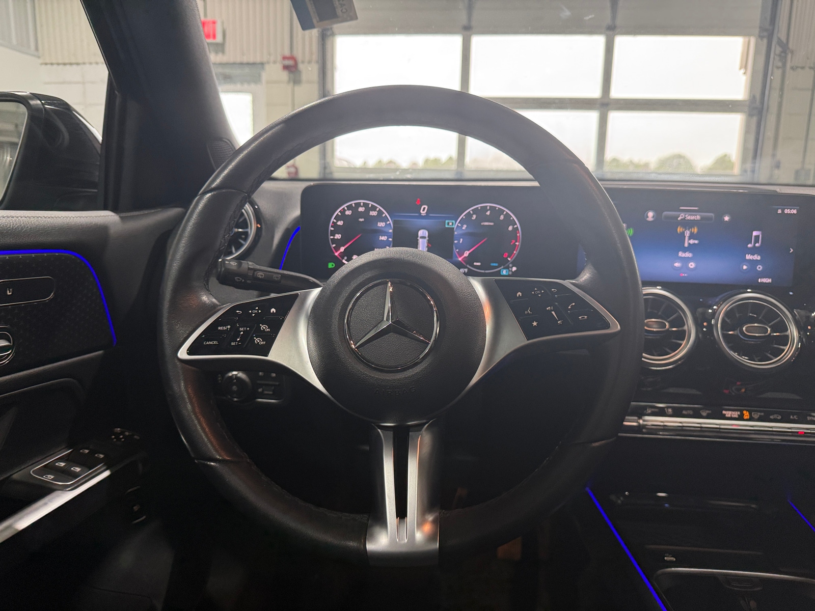 Thumbnail: 2025 Mercedes-Benz GLB - 4