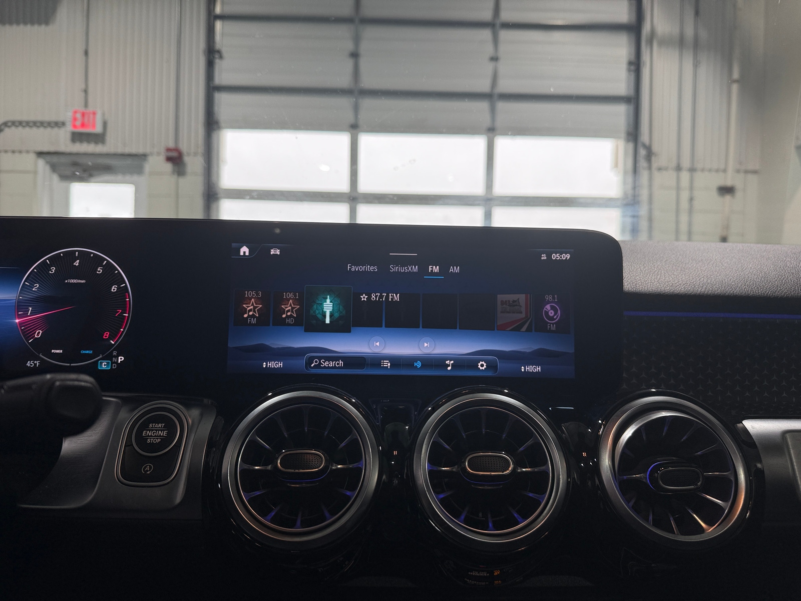 Thumbnail: 2025 Mercedes-Benz GLB - 3