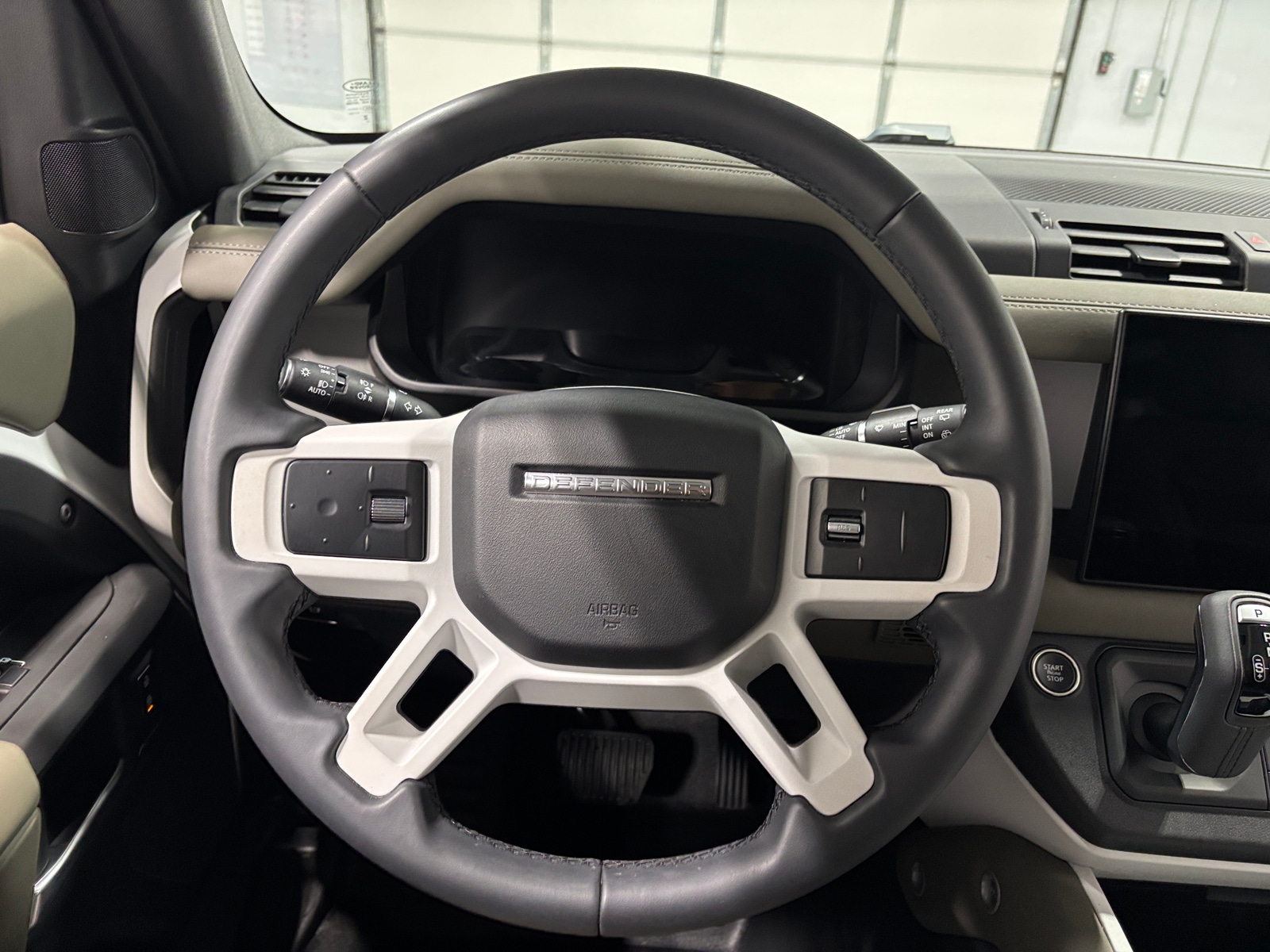 Thumbnail: 2025 Land Rover Defender - 4