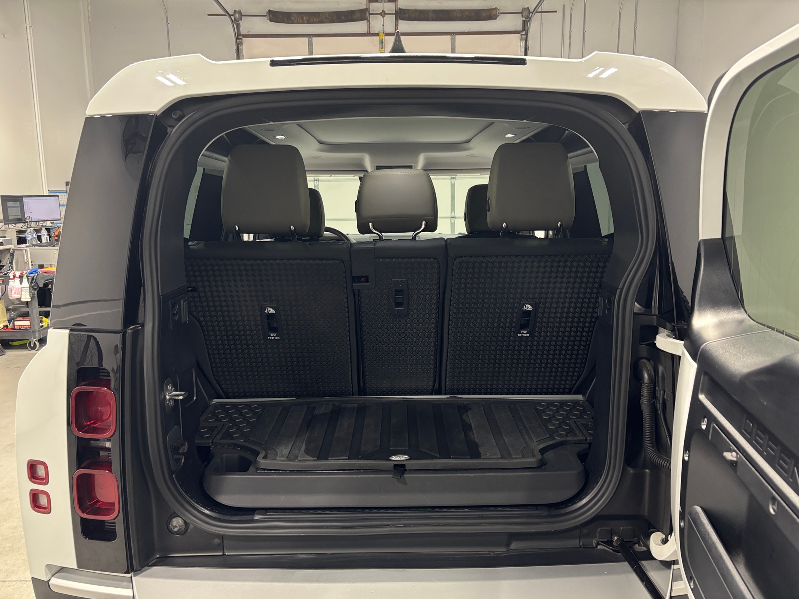 Thumbnail: 2025 Land Rover Defender - 6