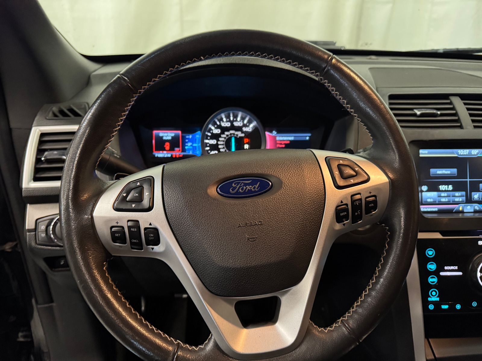Thumbnail: 2015 Ford Explorer - 4