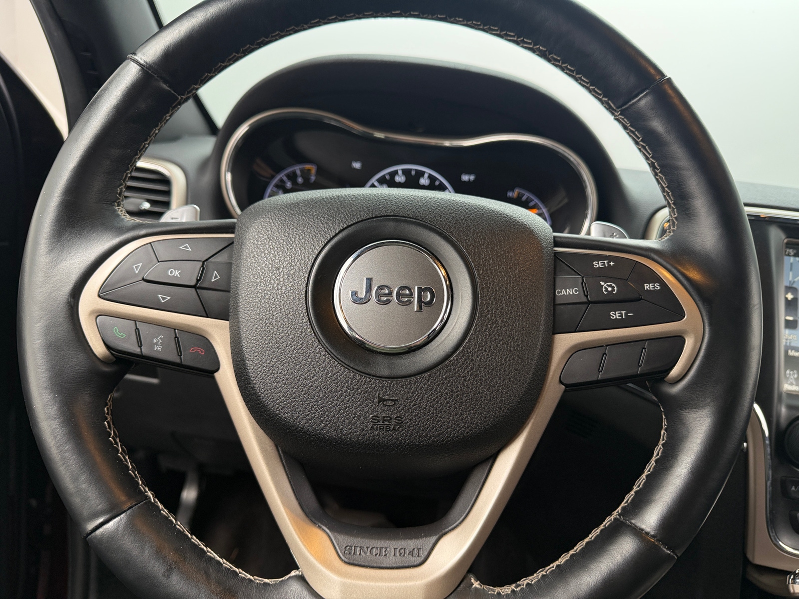 Thumbnail: 2017 Jeep Grand Cherokee - 4