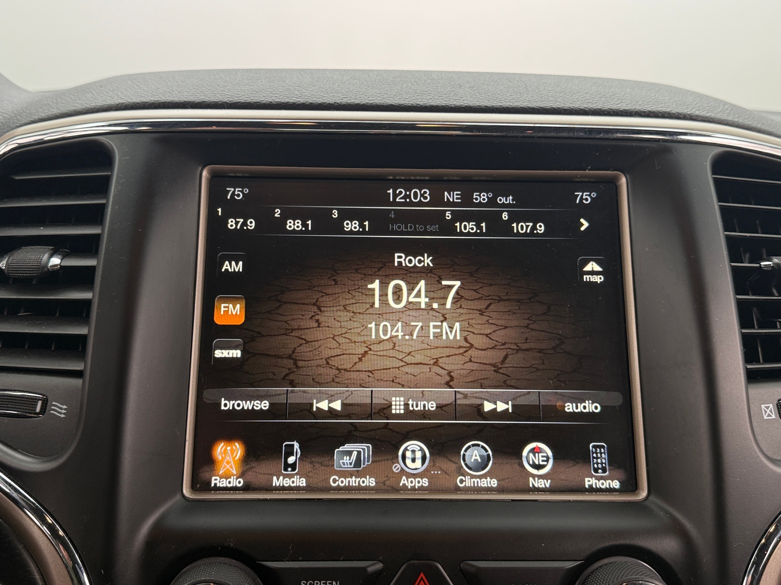 Thumbnail: 2017 Jeep Grand Cherokee - 3