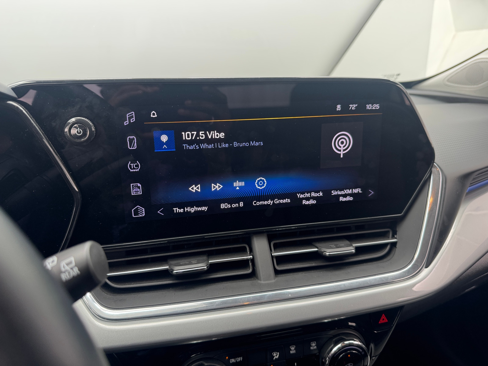 Thumbnail: 2025 Chevrolet Trax - 4