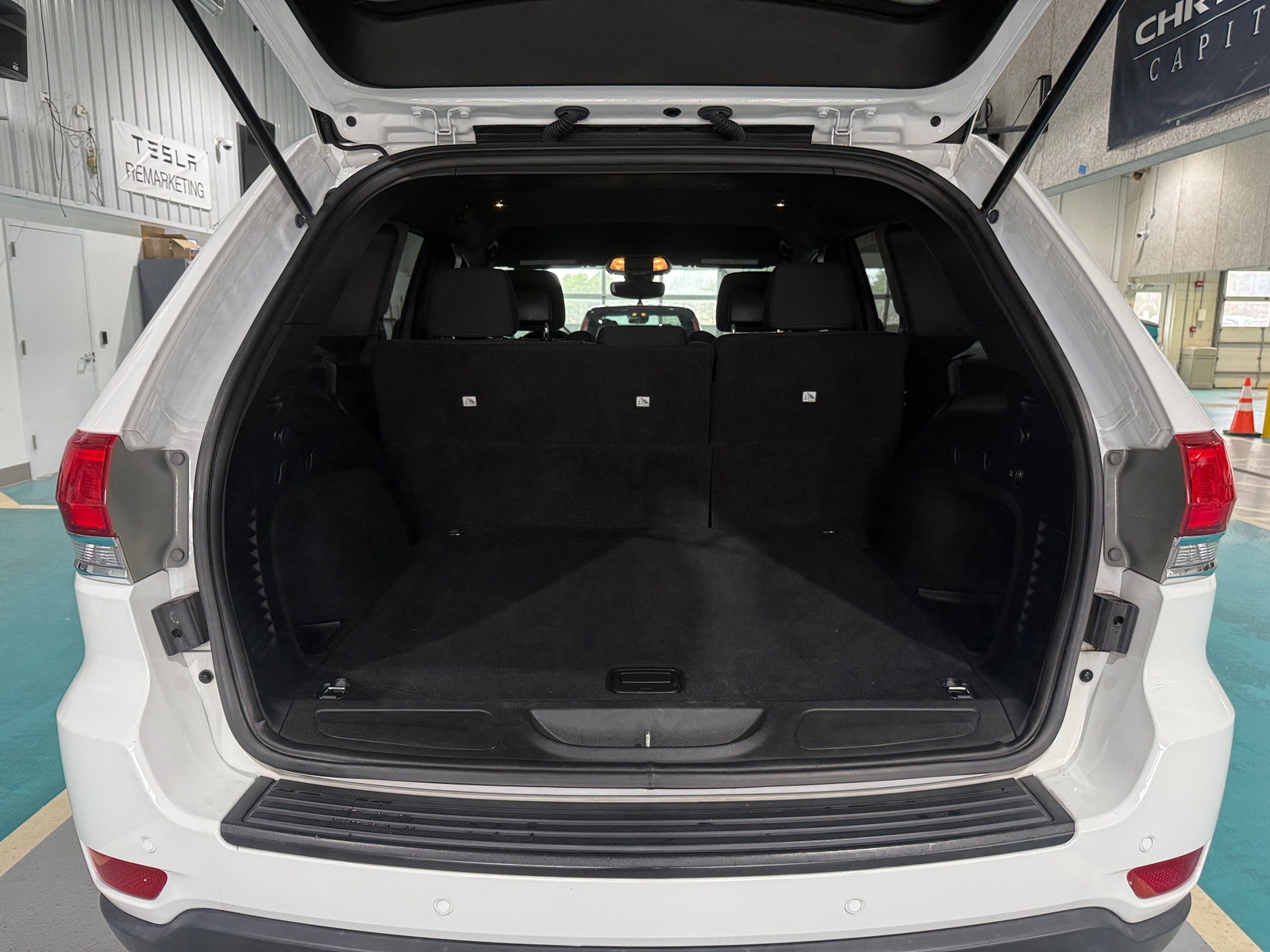 Thumbnail: 2017 Jeep Grand Cherokee - 7