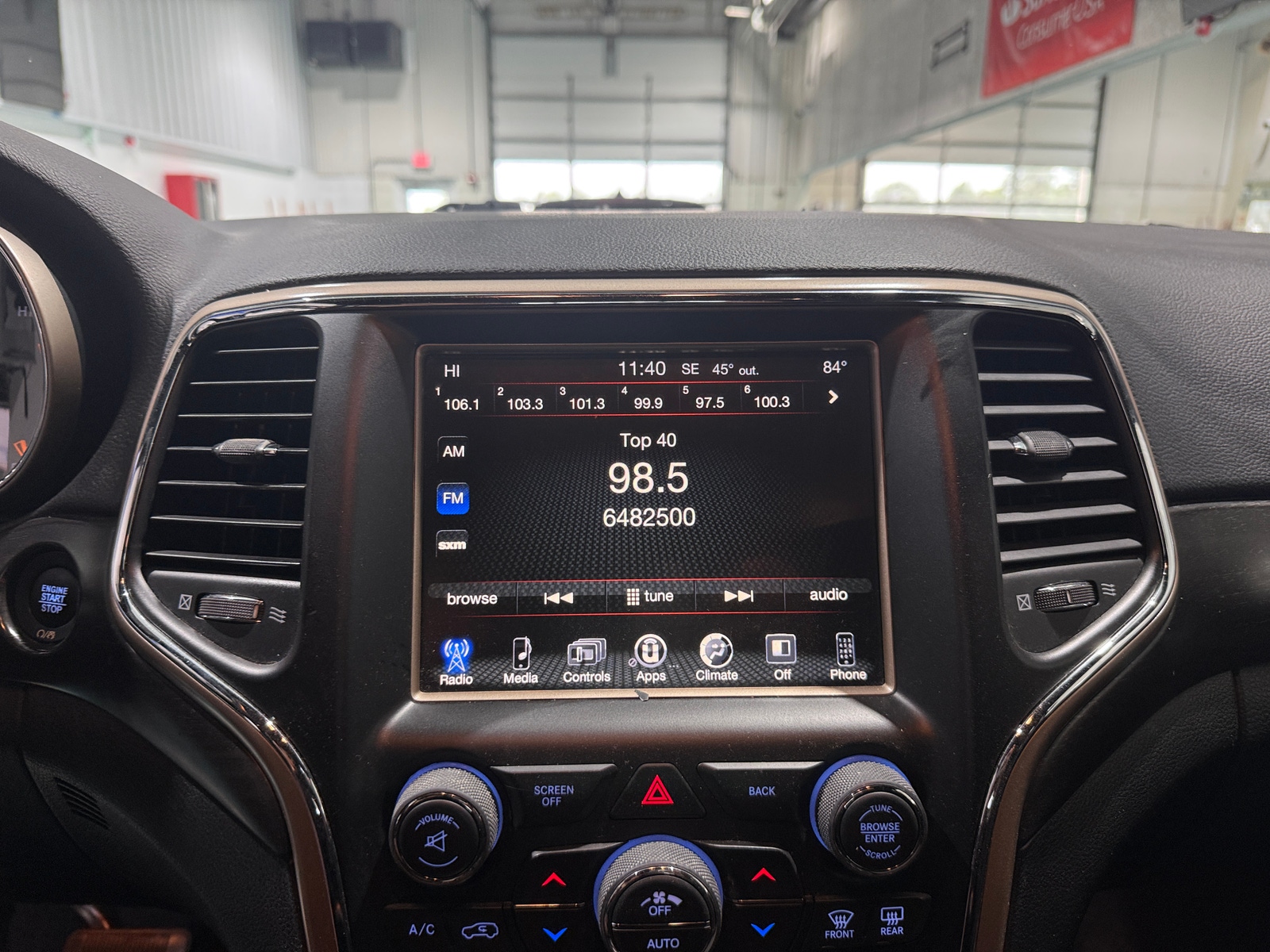 Thumbnail: 2017 Jeep Grand Cherokee - 4