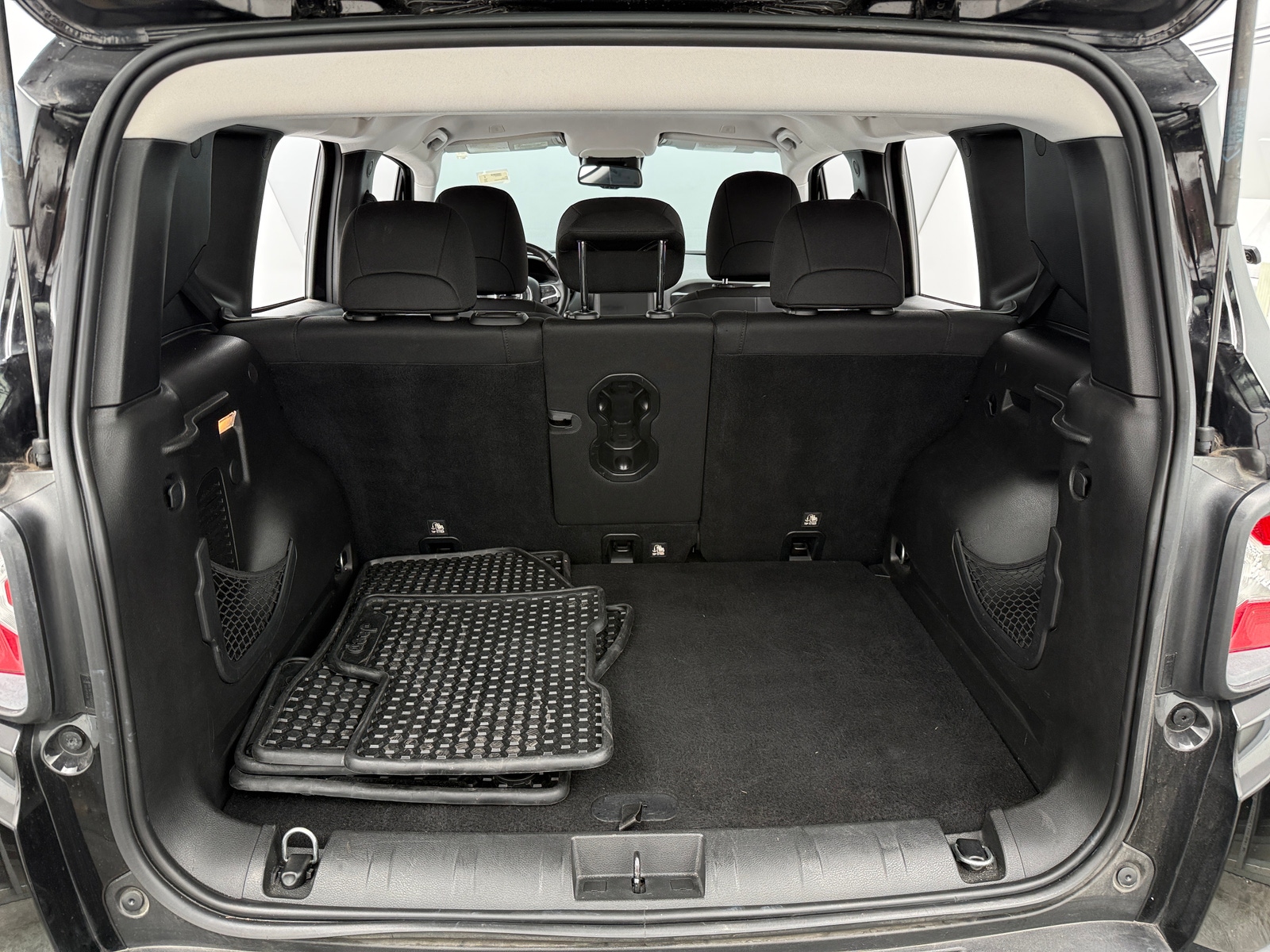 Thumbnail: 2018 Jeep Renegade - 7