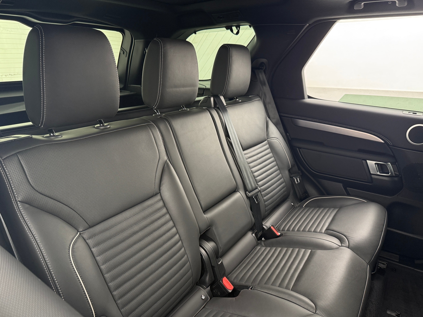 Thumbnail: 2024 Land Rover Discovery - 5