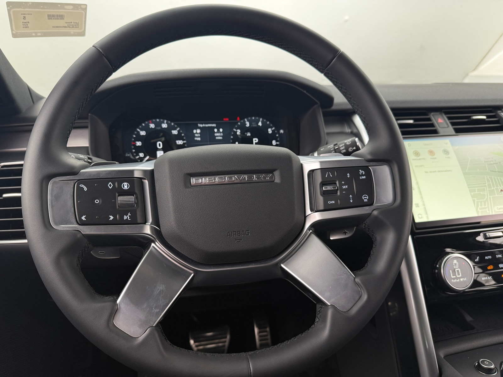 Thumbnail: 2024 Land Rover Discovery - 4